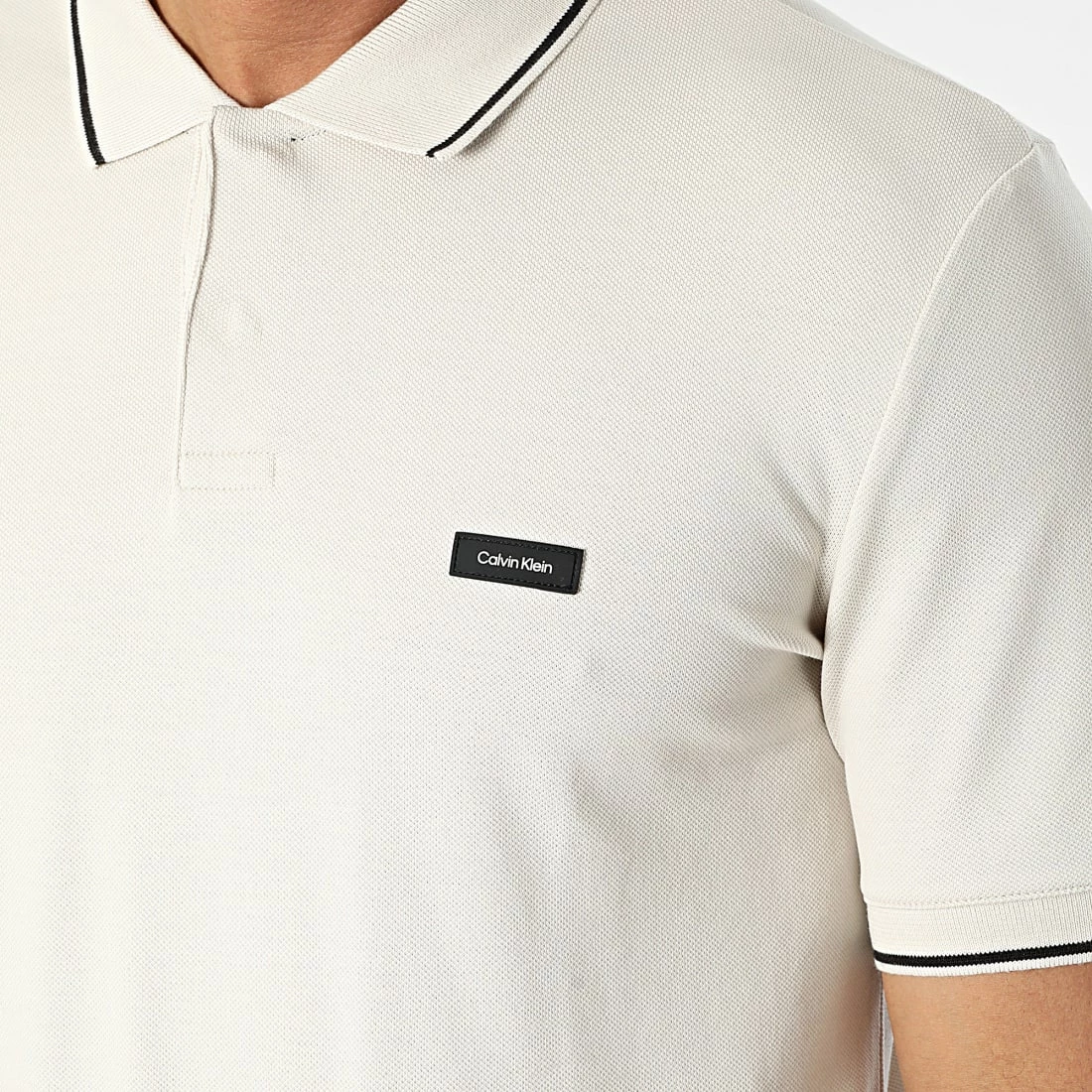 Promo 🔔 Polo A Manches Courtes Stretch Pique Tipping 0596 Beige de Calvin Klein 🤩 2 Promo 🔔 Polo A Manches Courtes Stretch Pique Tipping 0596 Beige de Calvin Klein 🤩 – Image 2