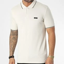 Promo 🔔 Polo A Manches Courtes Stretch Pique Tipping 0596 Beige de Calvin Klein 🤩 6 Promo 🔔 Polo A Manches Courtes Stretch Pique Tipping 0596 Beige de Calvin Klein 🤩 -France Calvin Klein Soldes 2024 calvin klein 347284 K10K110596 ACE 20221110T155357 03