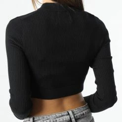 Promo 🧨 Pull Crop Femme Cut Out Neckline 0446 Noir de Calvin Klein 🔥 7 Promo 🧨 Pull Crop Femme Cut Out Neckline 0446 Noir de Calvin Klein 🔥 -France Calvin Klein Soldes 2024 calvin klein 347421 J20J220446 BEH 20221115T143925 04