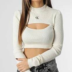 Le moins cher 🤩 Pull Crop Femme Cut Out Neckline 0446 Beige de Calvin Klein 🔥 -France Calvin Klein Soldes 2024 calvin klein 347422 J20J220446 YBI 20221114T122731 03