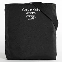 Grosses soldes 😀 Sacoche Sport Essentials Flatpack 0102 Noir de Calvin Klein 🧨