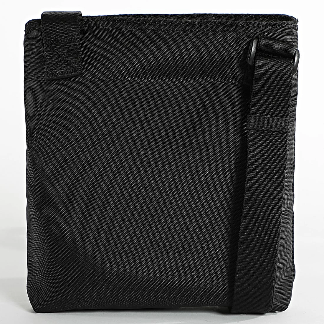 Grosses soldes 😀 Sacoche Sport Essentials Flatpack 0102 Noir de Calvin Klein 🧨 4 Grosses soldes 😀 Sacoche Sport Essentials Flatpack 0102 Noir de Calvin Klein 🧨 – Image 4