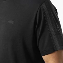 Remise 🎉 Tee 👚 Shirt A Bandes Logo Tape Comfort 0814 Noir de Calvin Klein 😍 -France Calvin Klein Soldes 2024 calvin klein 347432 K10K110814 BEH 20221114T120947 02
