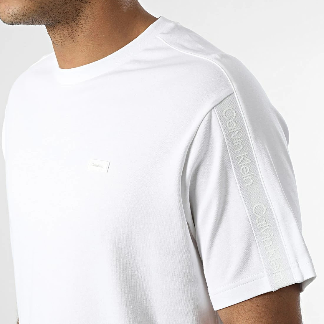 Promo 💯 Tee 👚 Shirt A Bandes Logo Tape Comfort 0814 Blanc de Calvin Klein ✔️ 2 Promo 💯 Tee 👚 Shirt A Bandes Logo Tape Comfort 0814 Blanc de Calvin Klein ✔️ – Image 2