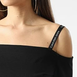 Grosses soldes ✨ Tee 👚 Shirt Manches Longues Femme Logo Straps Milano 0294 Noir de Calvin Klein 🌟 -France Calvin Klein Soldes 2024 calvin klein 347469 J20J220294 BEH 20221118T155628 02