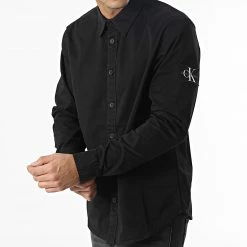 Vente flash 👏 Chemise Manches Longues Monologo Badge Relaxed 2057 Noir de Calvin Klein ✔️