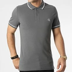 Budget ⭐ Polo Manches Courtes Tipping Slim 5603 Gris Anthracite de Calvin Klein 🔥