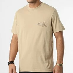 Acheter ⌛ Tee 👚 Shirt Glitched Monologo 2632 Sable de Calvin Klein 🌟 -France Calvin Klein Soldes 2024 calvin klein 347779 J30J322632 PF2 20221114T134910 04