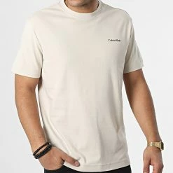Meilleure vente 🔔 Tee 👕 Shirt Micro Logo Interlock 9894 Beige de Calvin Klein 😍 -France Calvin Klein Soldes 2024 calvin klein 347977 K10K109894 ACE 20221114T134850 03