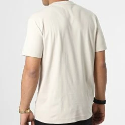 Meilleure vente 🔔 Tee 👕 Shirt Micro Logo Interlock 9894 Beige de Calvin Klein 😍 -France Calvin Klein Soldes 2024 calvin klein 347977 K10K109894 ACE 20221114T134851 04