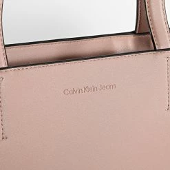 Vente flash 🎉 Sac A Main Femme Sculpted Shopper 7464 Rose de Calvin Klein ✔️ -France Calvin Klein Soldes 2024 calvin klein 347993 K60K607464 TQU 20221125T154526 03