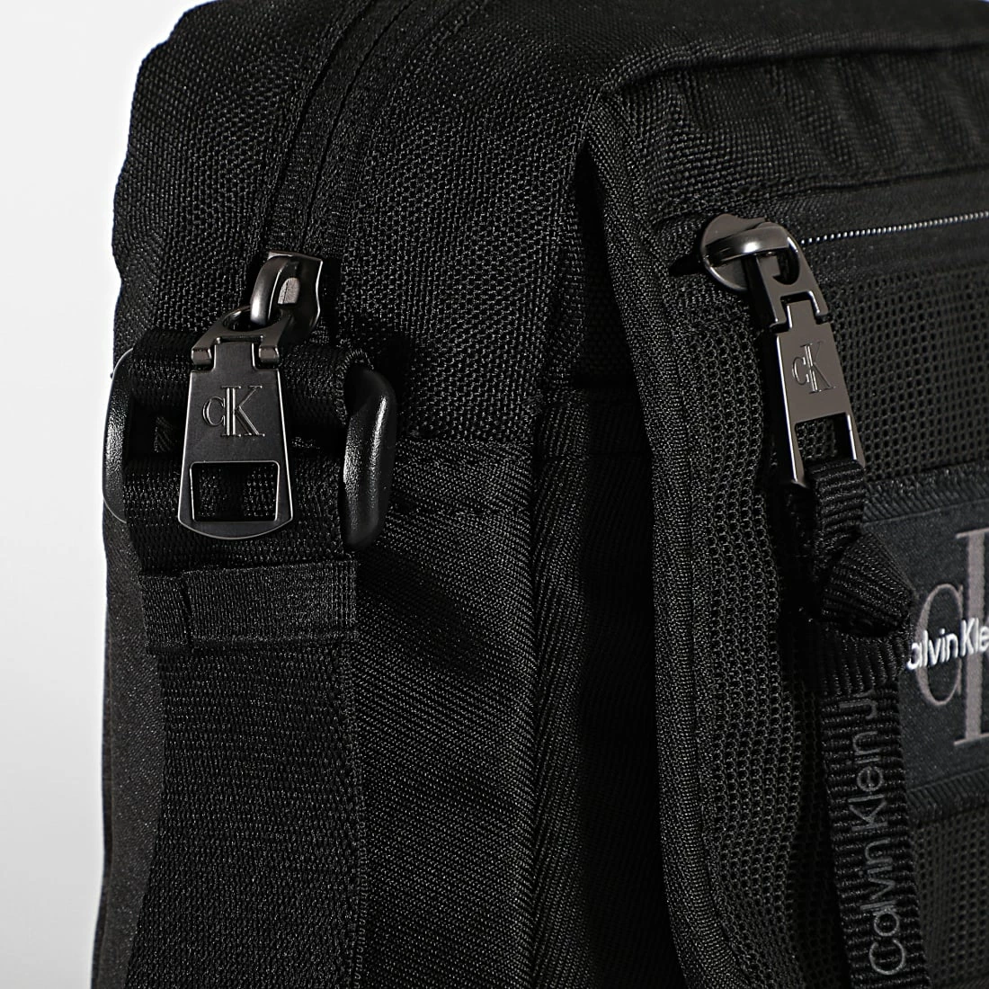 Coupon 🛒 Sacoche Sport Essentials 0091 Noir de Calvin Klein 🛒 3 Coupon 🛒 Sacoche Sport Essentials 0091 Noir de Calvin Klein 🛒 – Image 3