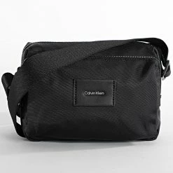 Promo 😉 Sacoche Must Camera 0492 Noir de Calvin Klein 👏