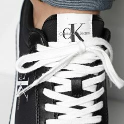 Bon marché 🌟 Baskets Retro Runner Mono 0683 Black White de Calvin Klein 👏 -France Calvin Klein Soldes 2024 calvin klein 348396 YM0YM00683 0GJ 20221123T152959 03