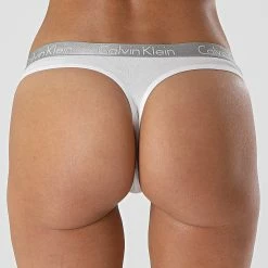Vente flash 👏 Lot De 3 Strings Femme QD3560E Blanc Rose Rouge de Calvin Klein 🤩 -France Calvin Klein Soldes 2024 none 296573 QD3560E W5E 20220118T155155 03